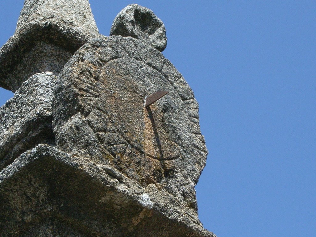 Reló na igreja de Castro Laboreiro by fonteiriñas