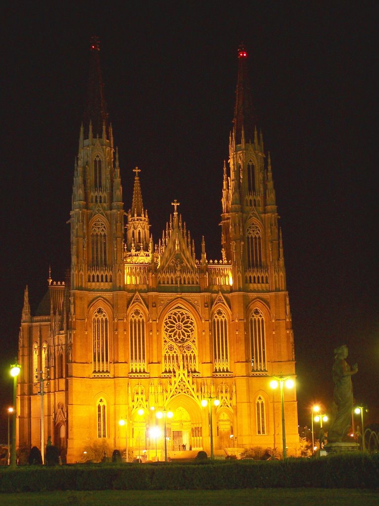 Vista de la Catedral desde la "Plaza Moreno" by Marcelo Strappini