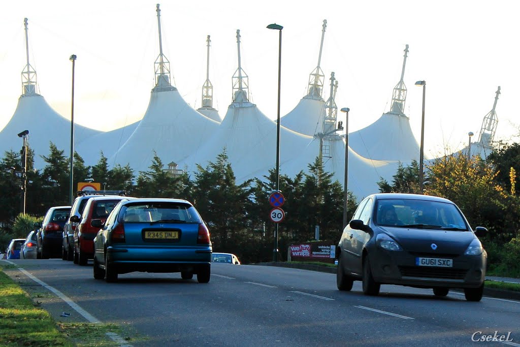 Minden út Butlinsba vezet (Every way goes to Butlins) by Cseke László