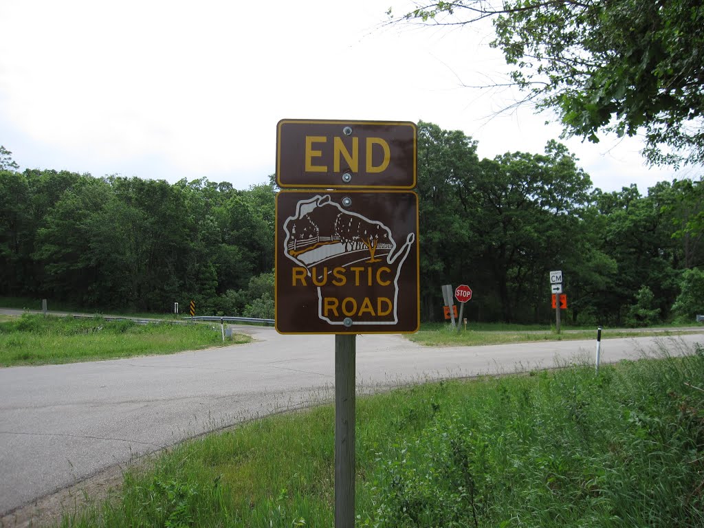 Rustic Road R104 near Marcellon, WI by DReynard