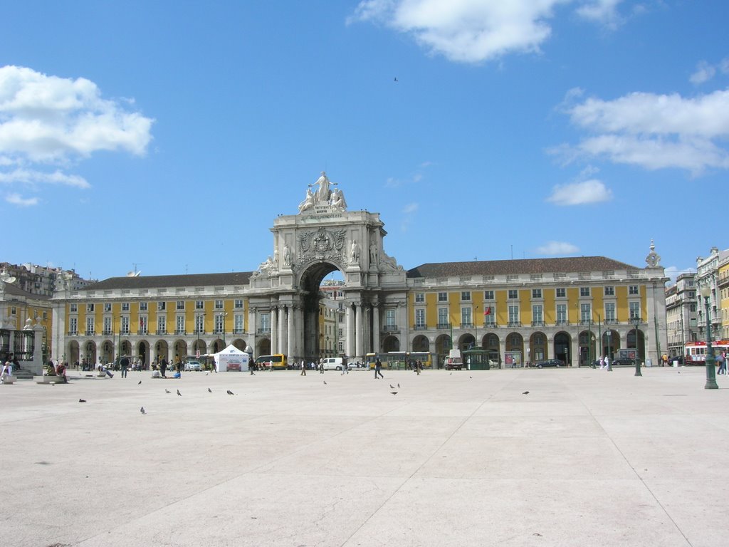 Arca de Rua Augusta, Praca do Comercio by jamesripon