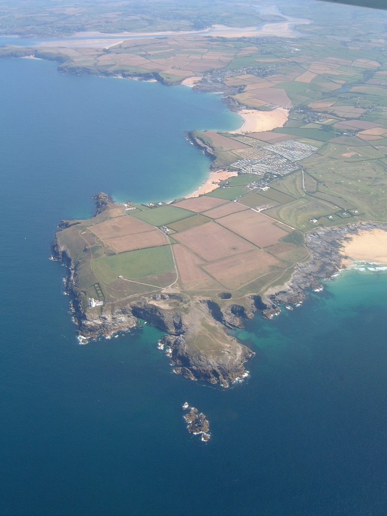 Looking at trevose lighthouse on the north coast by Stephen Rogers