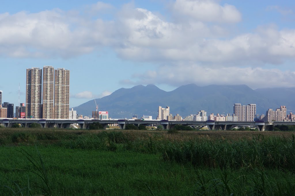 大屯山 Datun Mountain by deekew