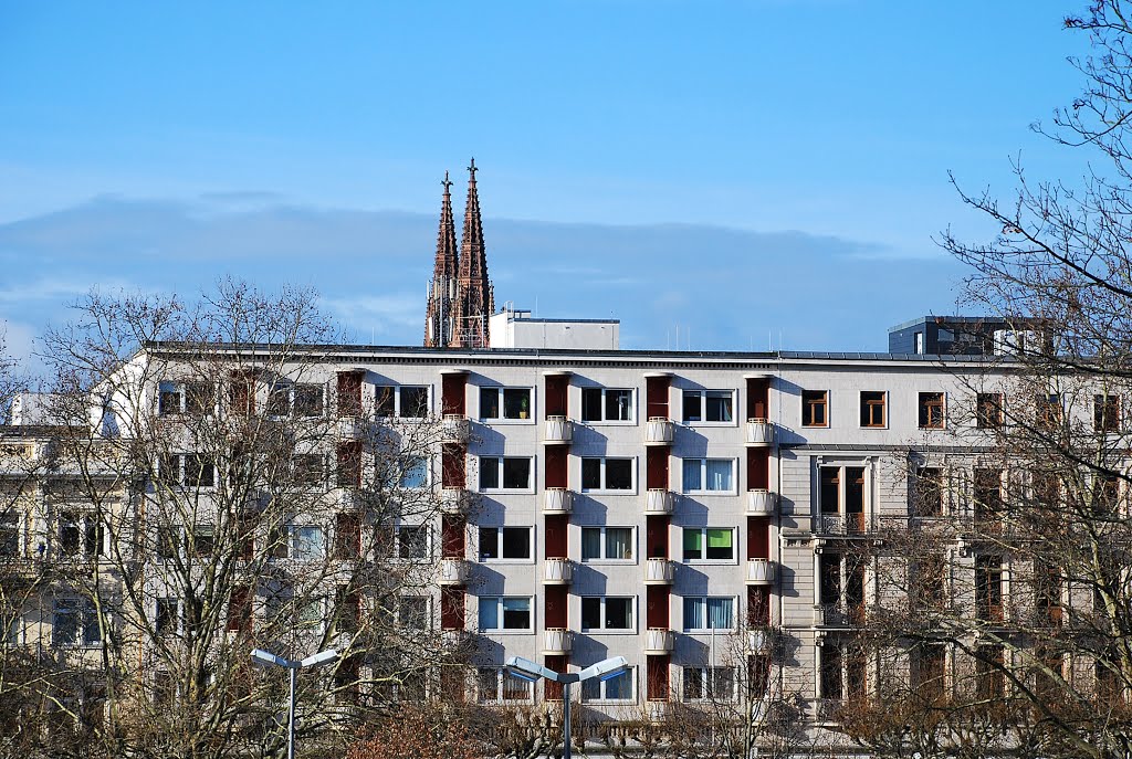 Wiesbaden, Wilhelmstraße, Blick von Parkhaus Rhein-Main-Halle by icon63