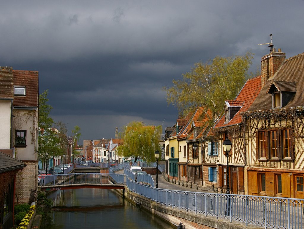 Waiting for the rain at Amiens by ianwstokes