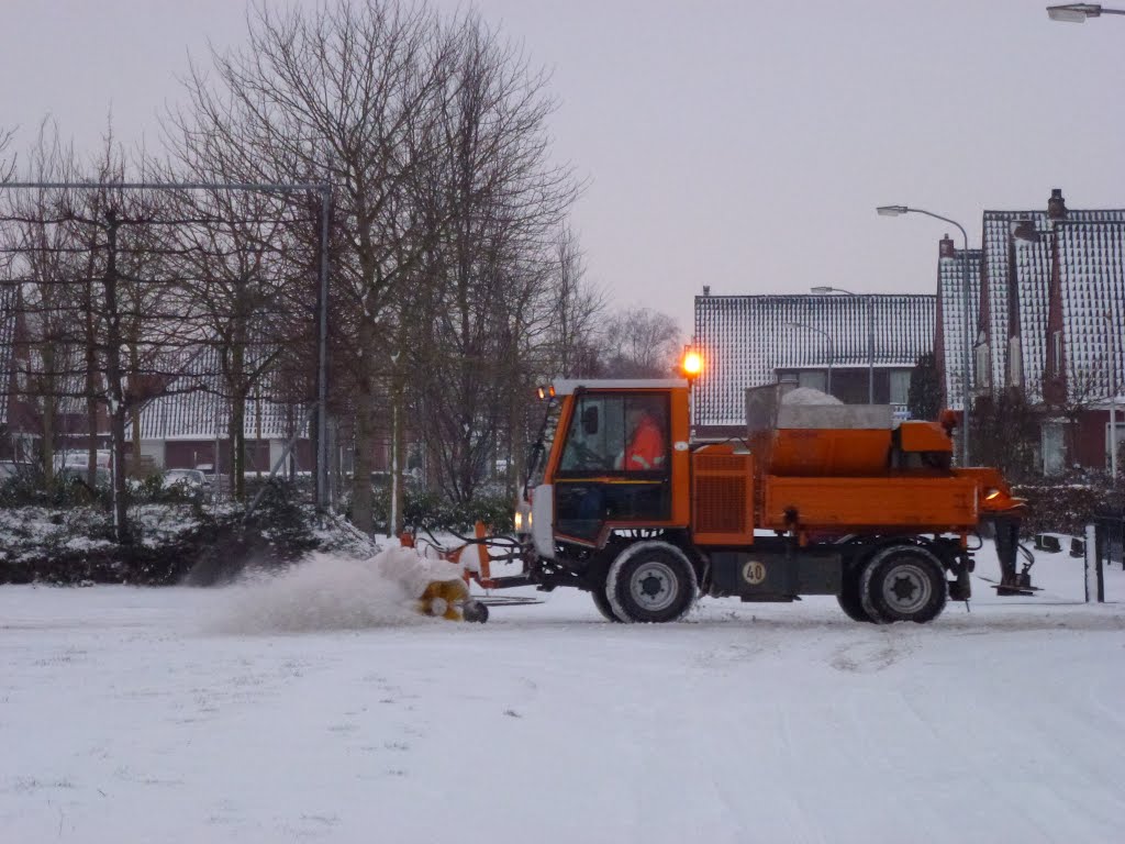 Sneeuwschuiver in Appingedam by Netty van der Deen - Flikkema