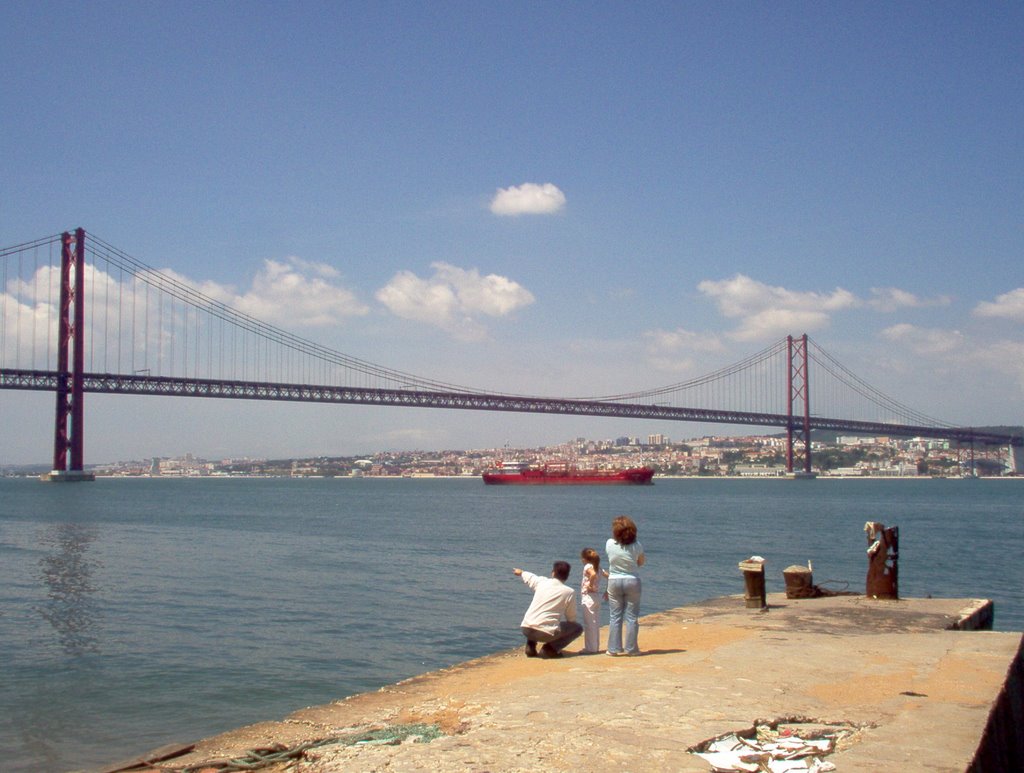 Vista sobre o Tejo de sul by PaulaEnc