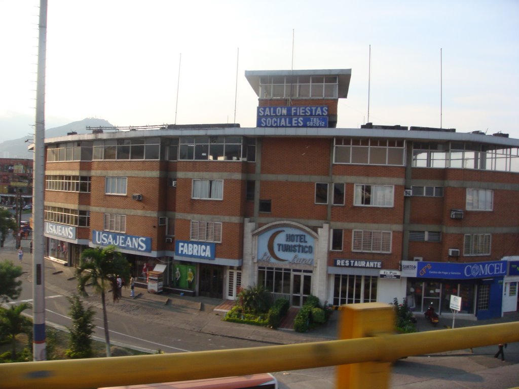 HOTEL TURISTICO LA LUNA by carlos alberto arango