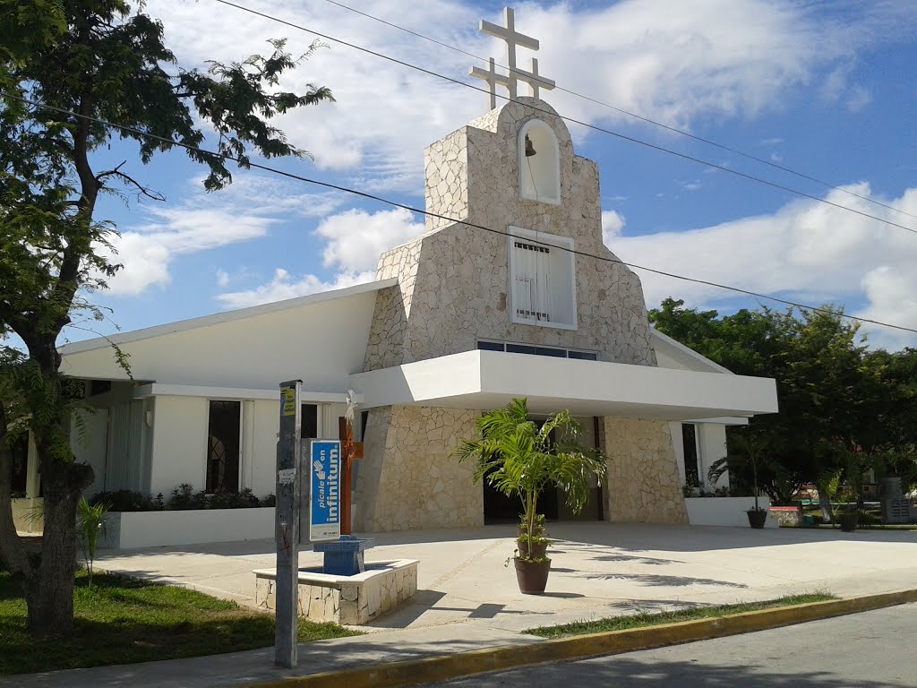 Iglesia Católica La Sagrada Familia SM 30 Cancún by Raymundo Tziu Cuxim