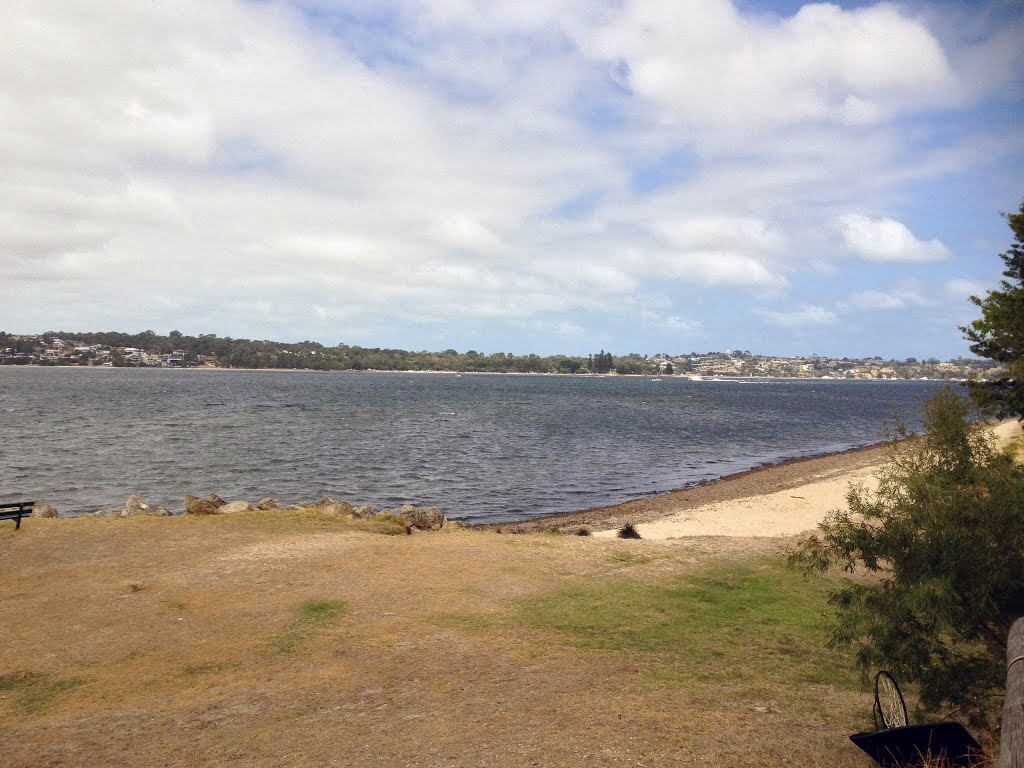 Edward Bruce Foreshore Path, Swan River, Perth, Australia by metrotrekker