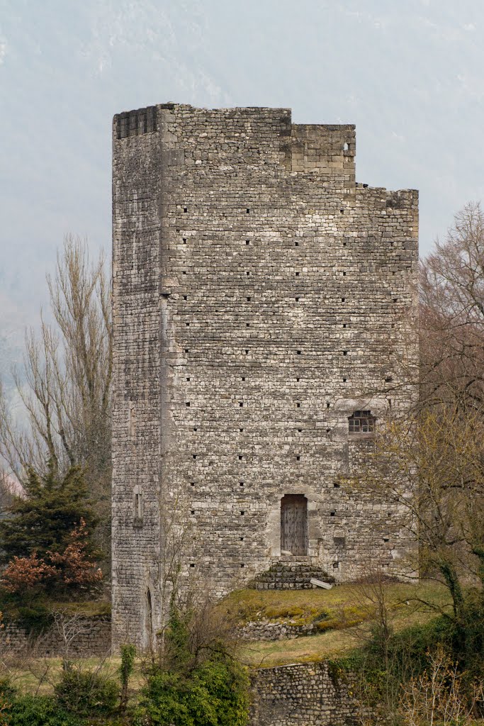 Tour du chateau de Lhuis by Mickaël DOLE