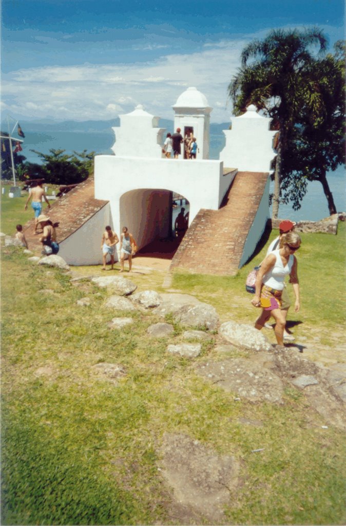 Portal (vista interna) - Forte Anhatomirim - Floripa by César Finco