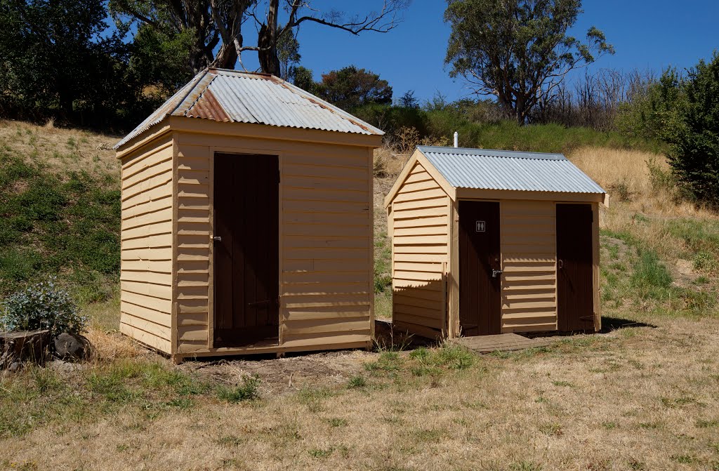 Smeation Mill Oil Store and toilet (2014). The shed on the left was used to store oil for the Mill machinery, and the toilet on the right dates back to 1945. by Muzza from McCrae