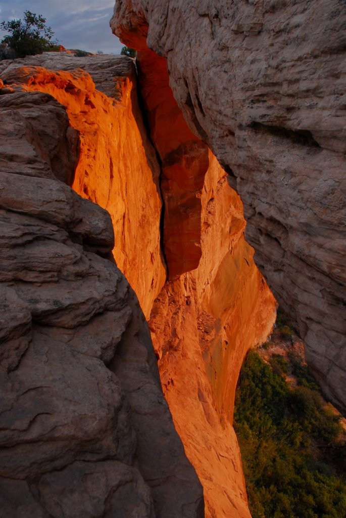 Mesa arch sunrise_#01 _ canyonlands natl park, utah _sep 16, 2007 _ (© 2008 megart) by meg99az