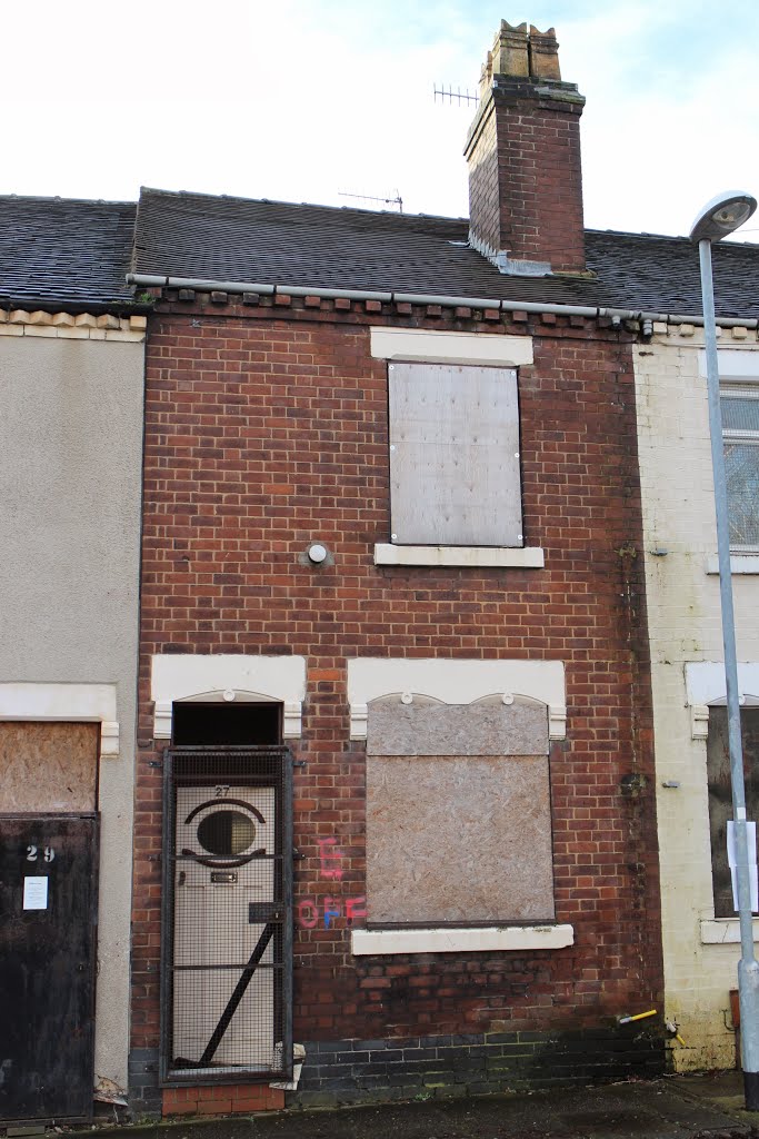 Derelict house on Travers Street, Stoke-On-Trent by awoodvine