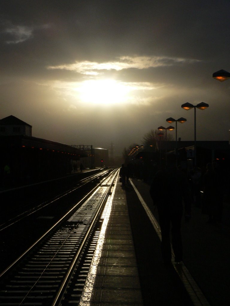 Didcot Station at Dawn - looking East by timadlam