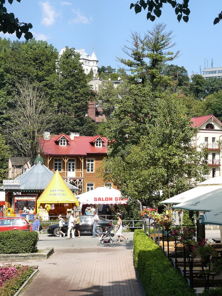 Krynica - część deptaku by Janusz Todorski