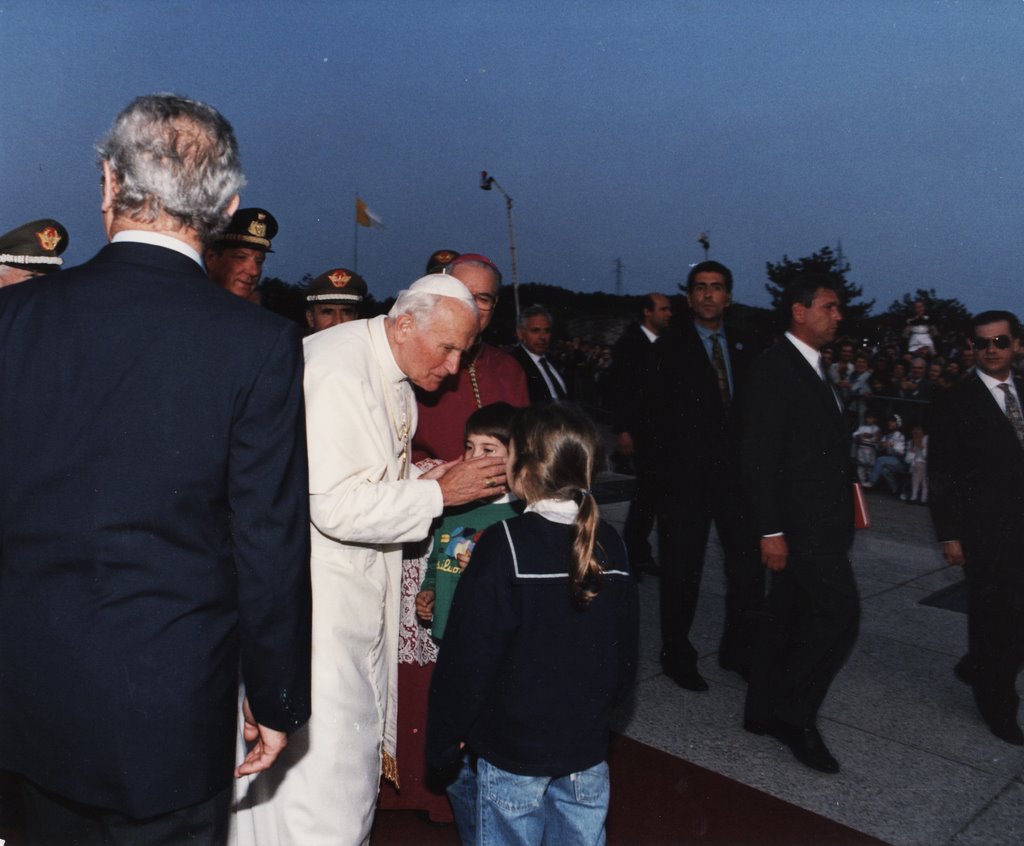 Redipuglia il papa dialoga ai bambini by Luigi Grusovin