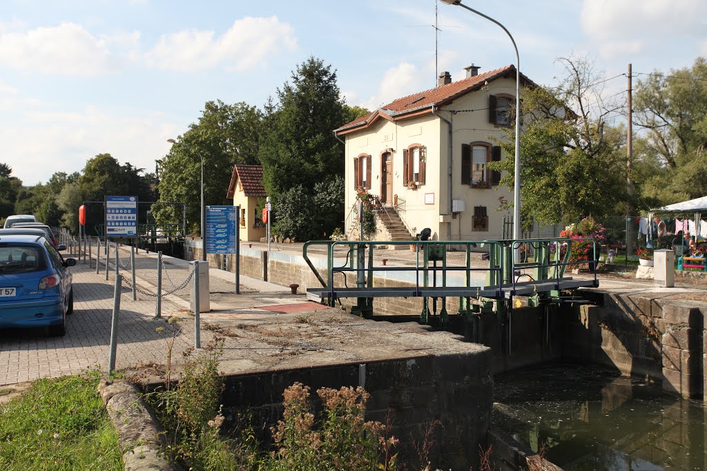 Canal des Houillères de la Sarre by www.binnenvaartinbeeld.com