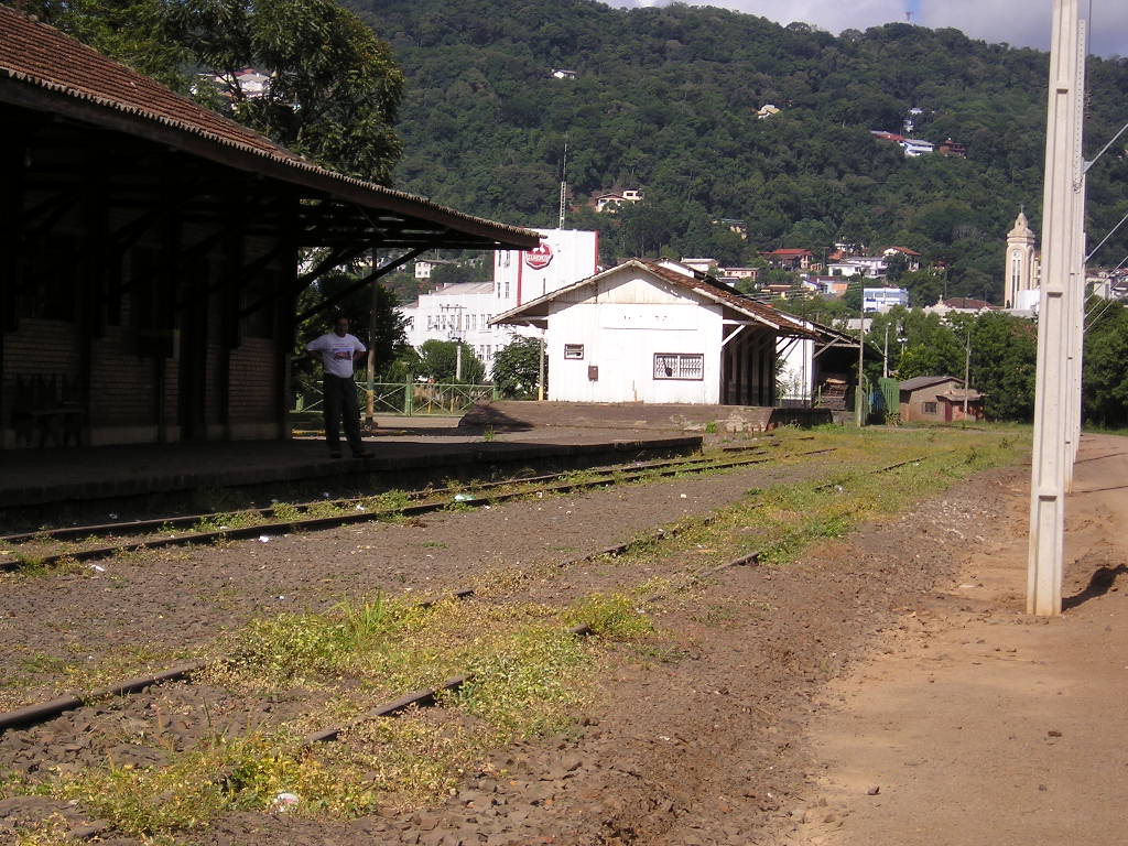 Antigo depósito da ferrovia, substituido por "Obra de Arte"-2004 by nilrodr66