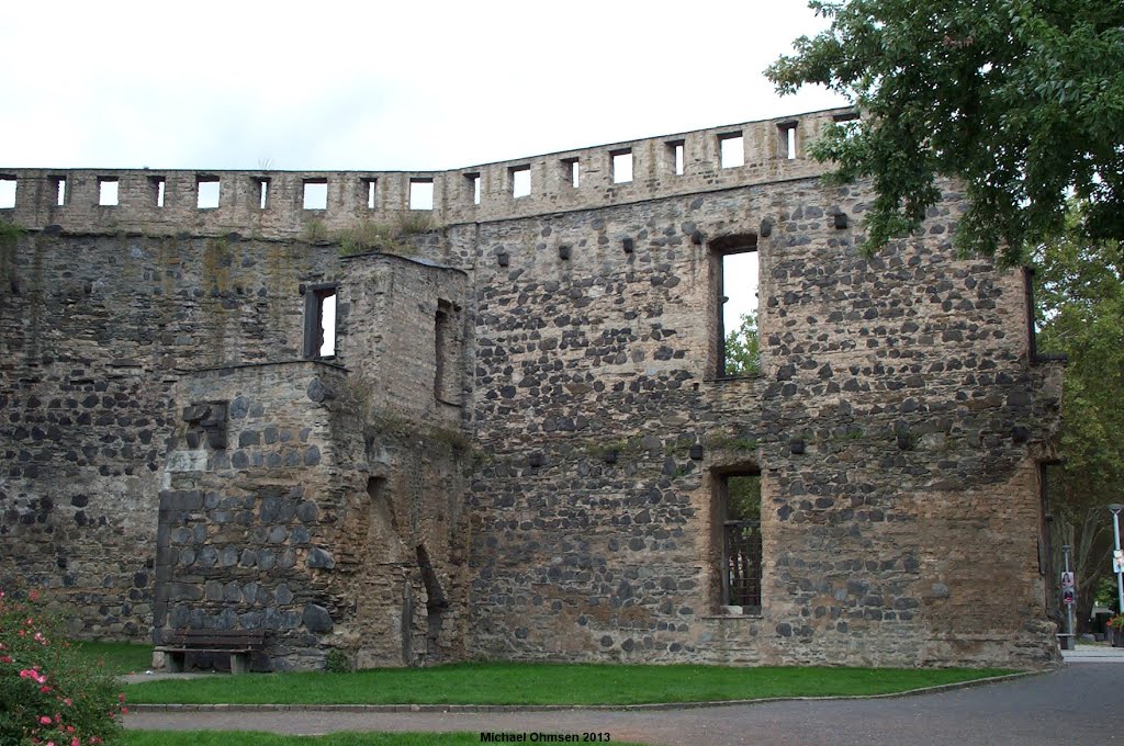 Ringmauer der Stadtburg in Andernach by Michael Ohmsen