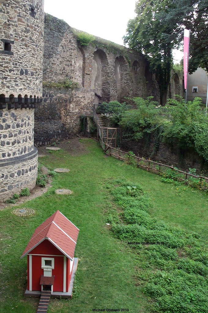 Schloßgarten der Stadtburg in Andernach by Michael Ohmsen