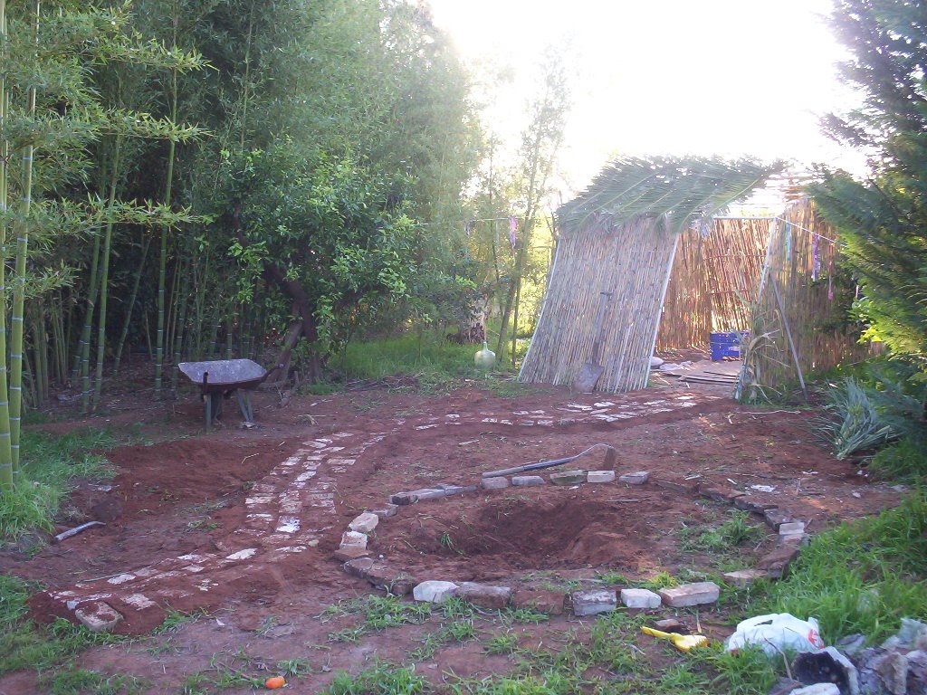 "construyendo" la cabaña by Rosa Langa Escandell