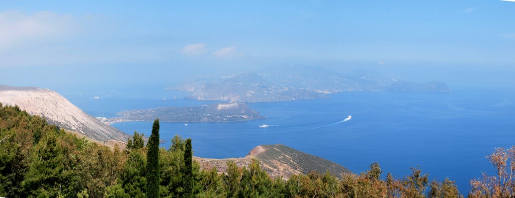 Vulcano -Landscape from capo grillo by giomodica