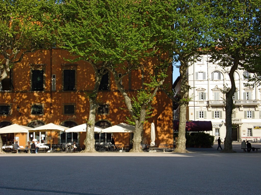 Lucca : Piazza Napoleone et Piazza del Giglio by Alain Pinol