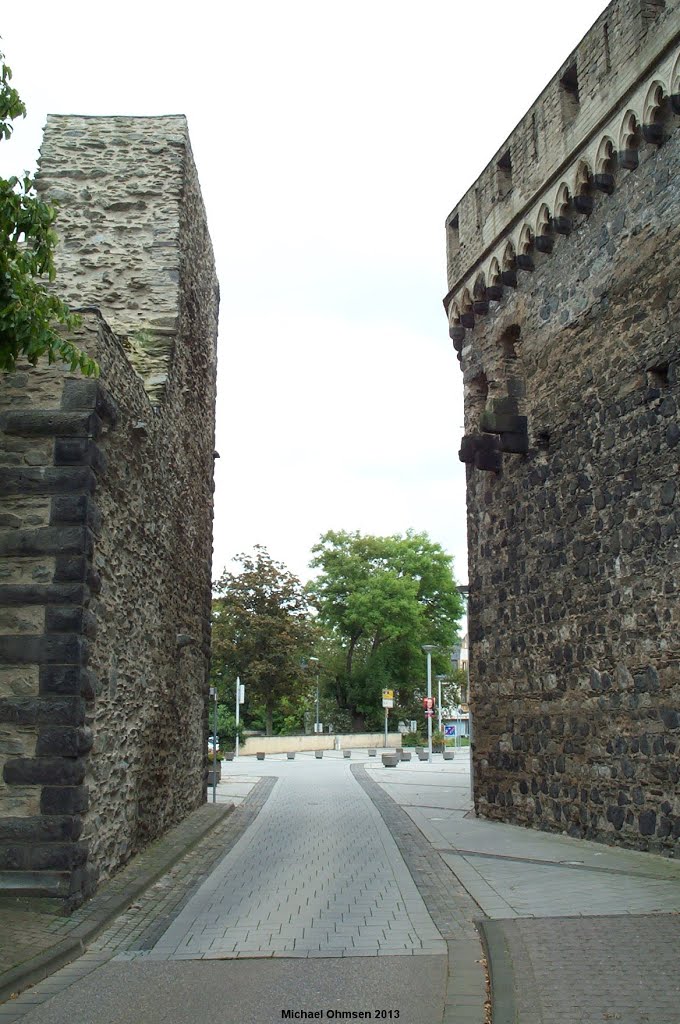 Tordurchfahrt der Stadtmauer by Michael Ohmsen