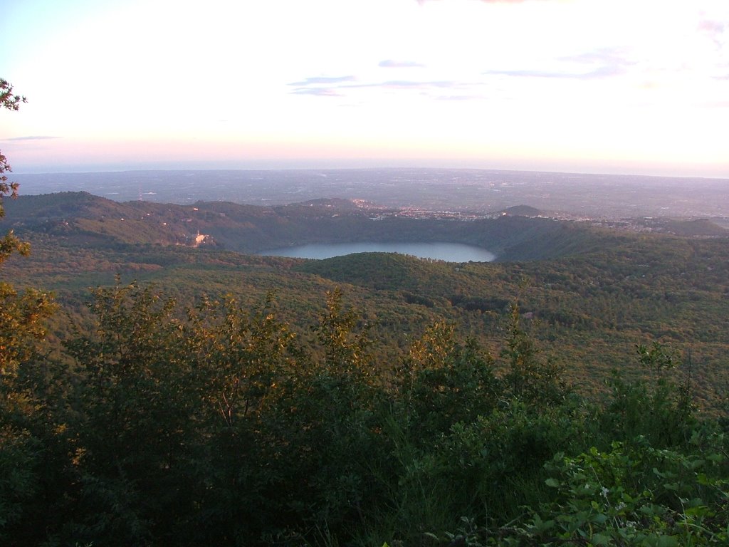 Lago di nemi visto da montecavo by marischerma