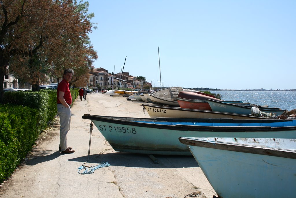 Bouzigues, bateau de pêche by Mido&Kiwi