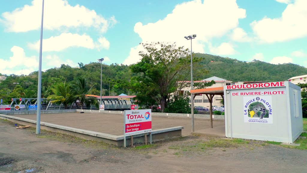 Martinique, Rivière Pilote - Terrain pour pétanque by evalain