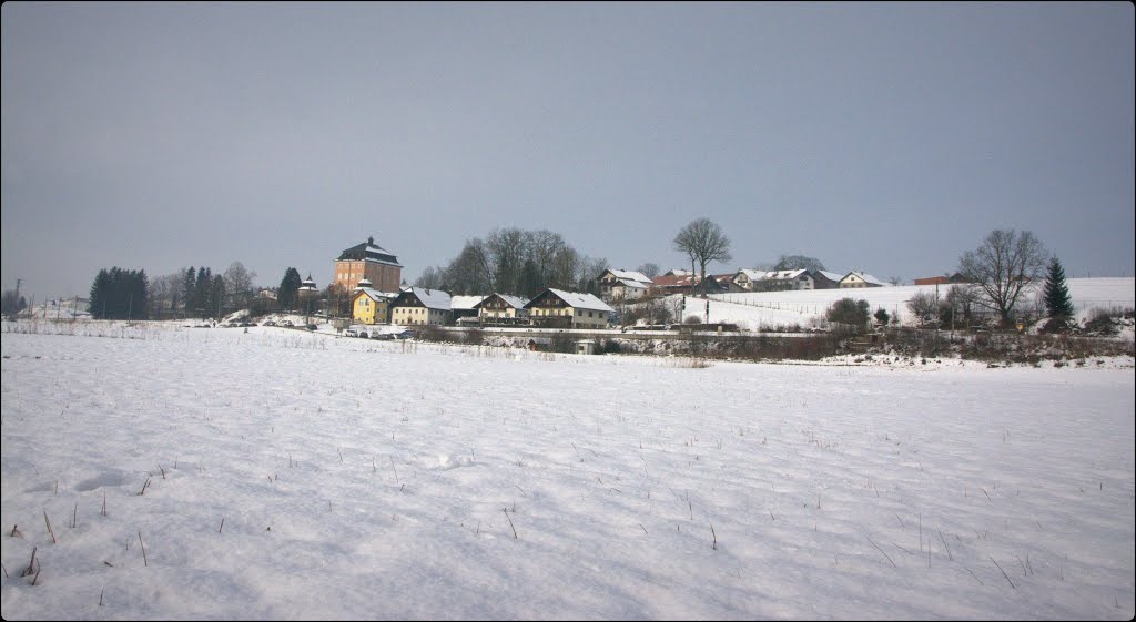 Blick vom Parkplatz Richtung Schloss Seeburg by Steidl Normann