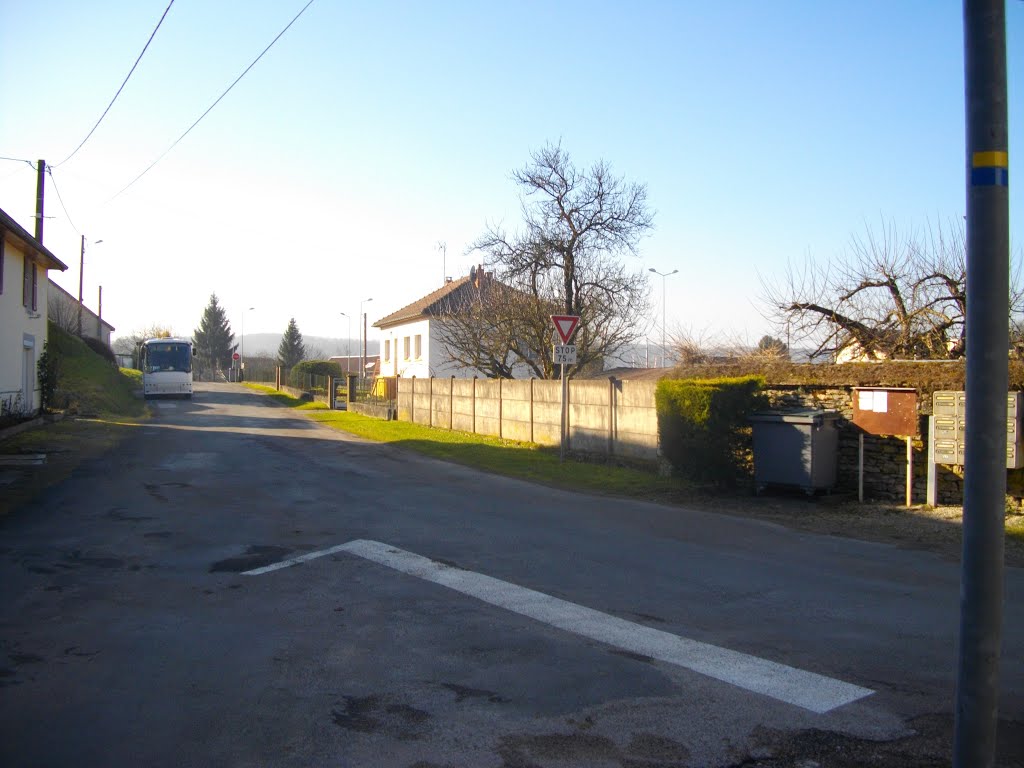 Intersection pour la rue de la Fontaine à Rang by Claudius B.