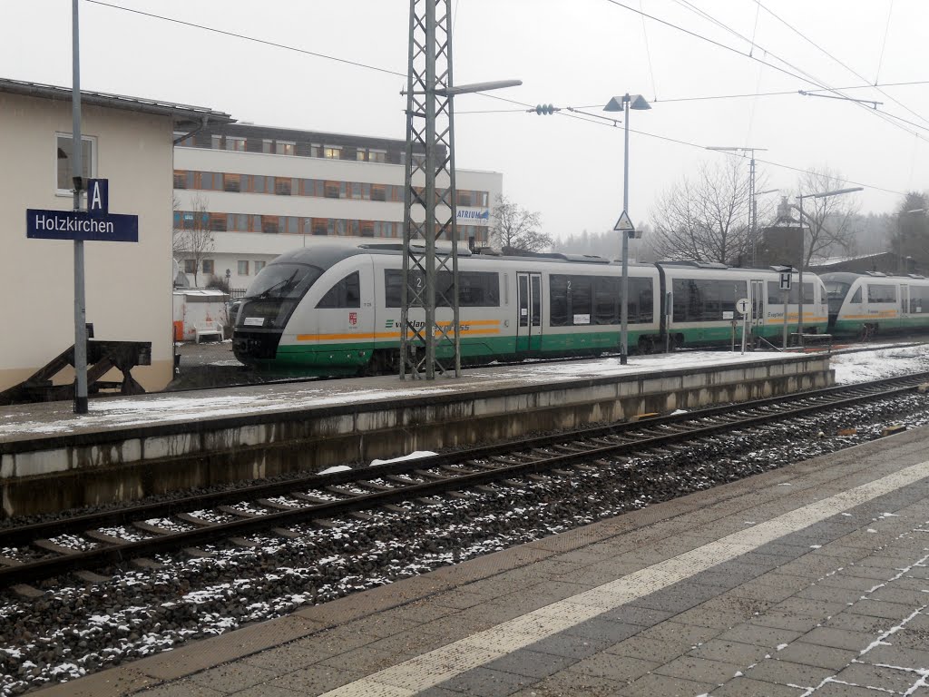 Ausgeliehene Vogtlandbahn in Holzkirchen by Christoph Rohde