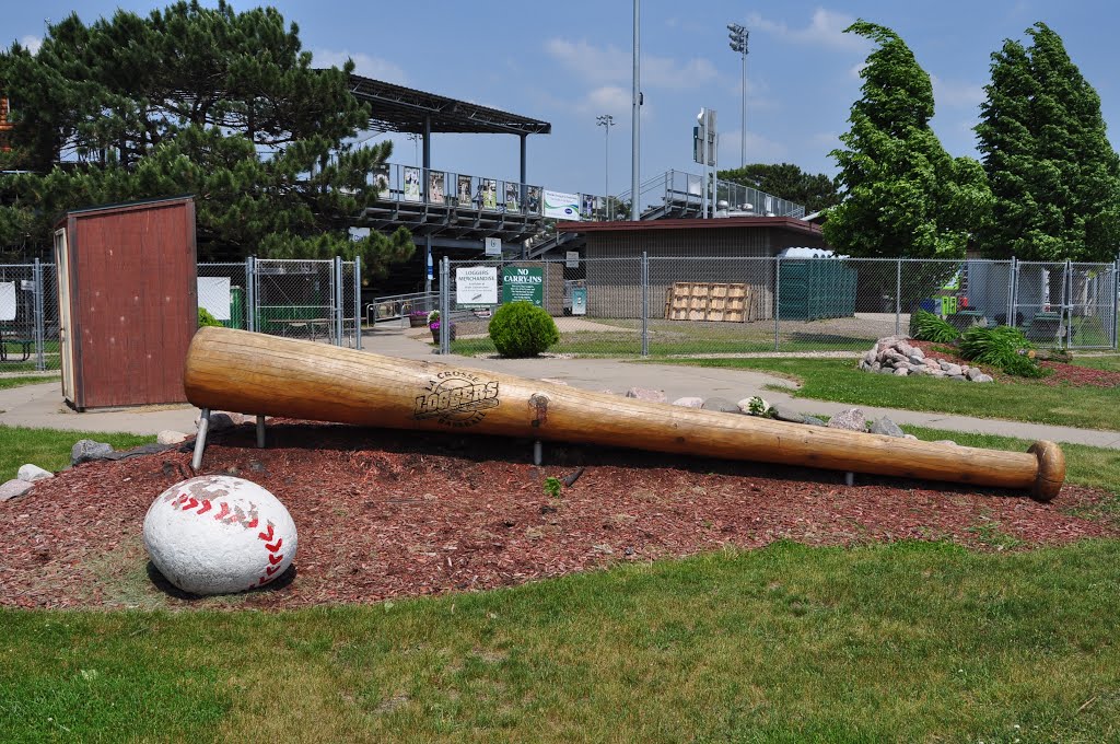 Big bat and ball in La Crosse, WI by DReynard