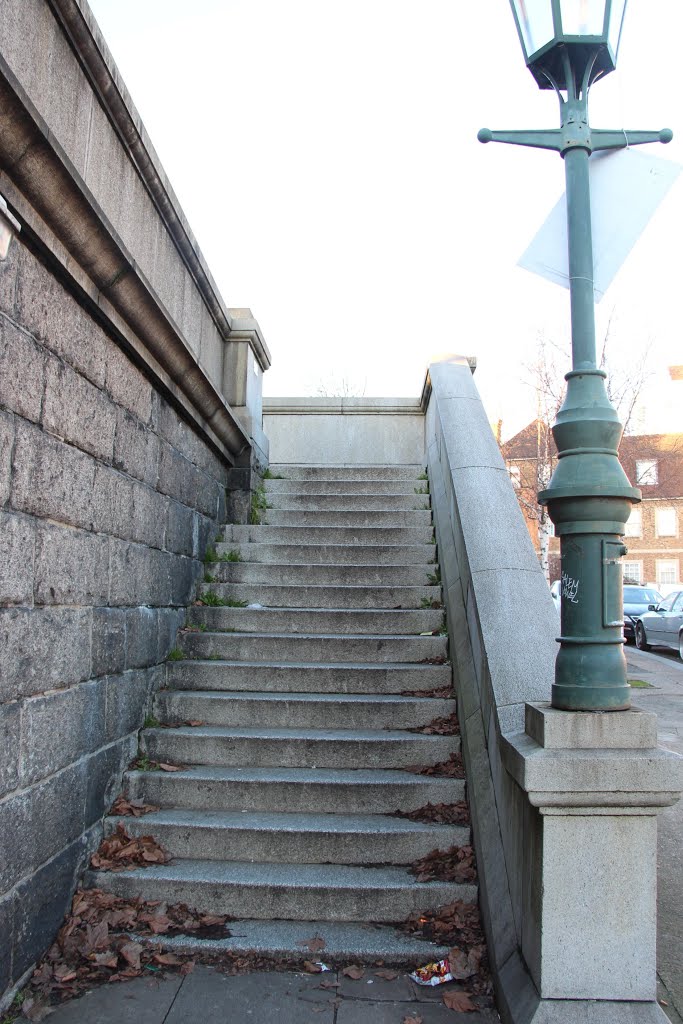 LB - Stairs to Kew Bridge by Boettner