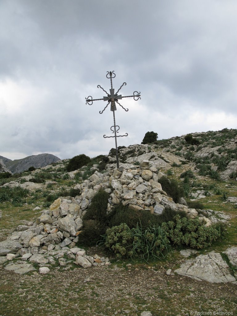 Markantes Kreuz auf dem Pass Cuber - Biniaraix by Andreas Schwope