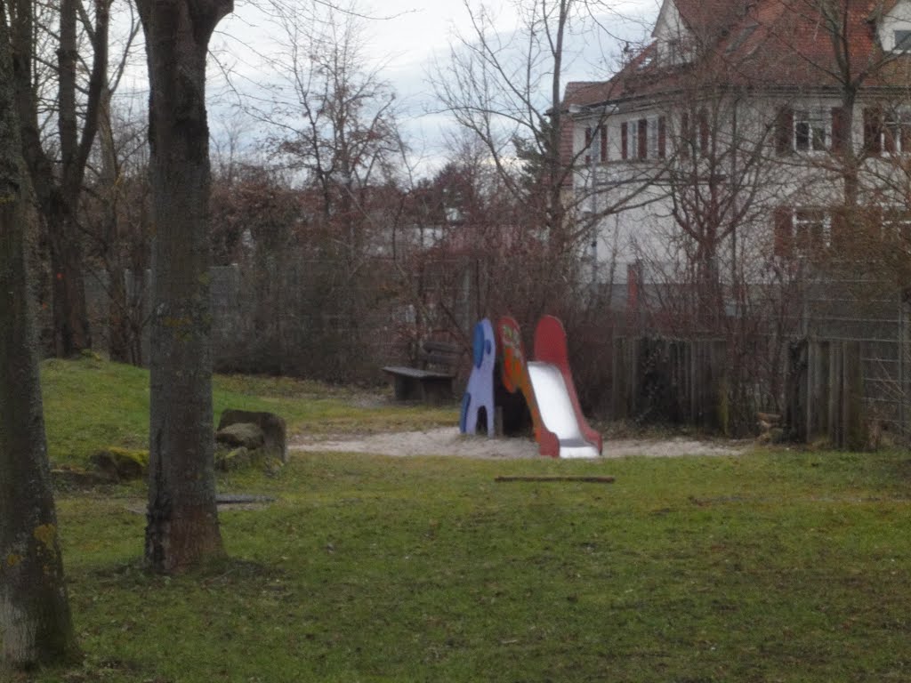 Kleiner Spielplatz mit Rutsche by partyzion