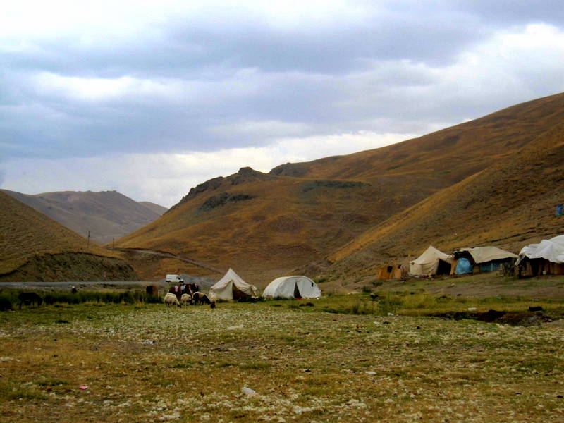 Van Hakkari yolundan çadırlar Osman Ünlü by Osman Ünlü