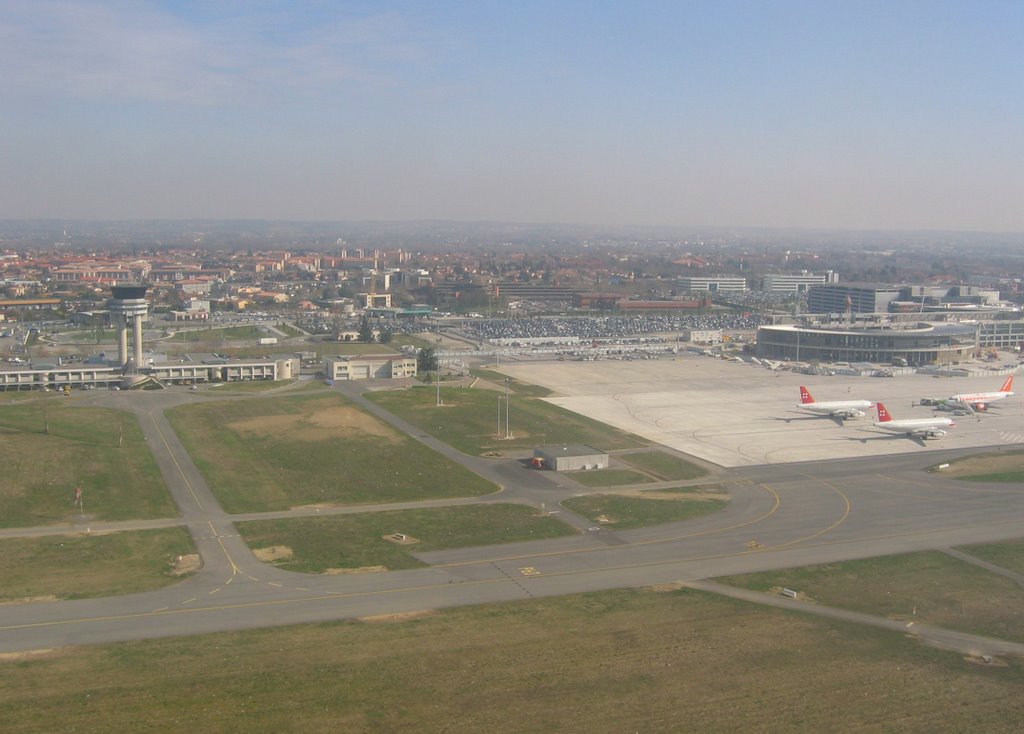 Blagnac, aéroport, parkings. by Phil'Ours