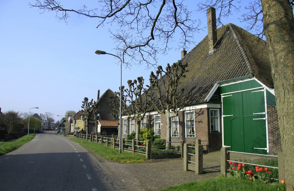 Stolpboerderij in Spierdijk in een voorjaars zonnetje. Locatie bij benadering. by watersnip