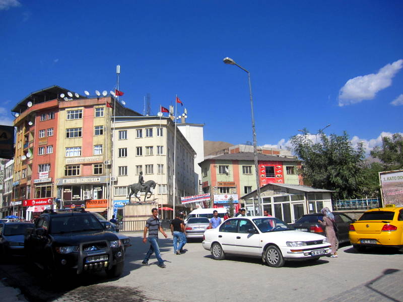 Hakkari İstiklal caddesi, Osman Ünlü by Osman Ünlü