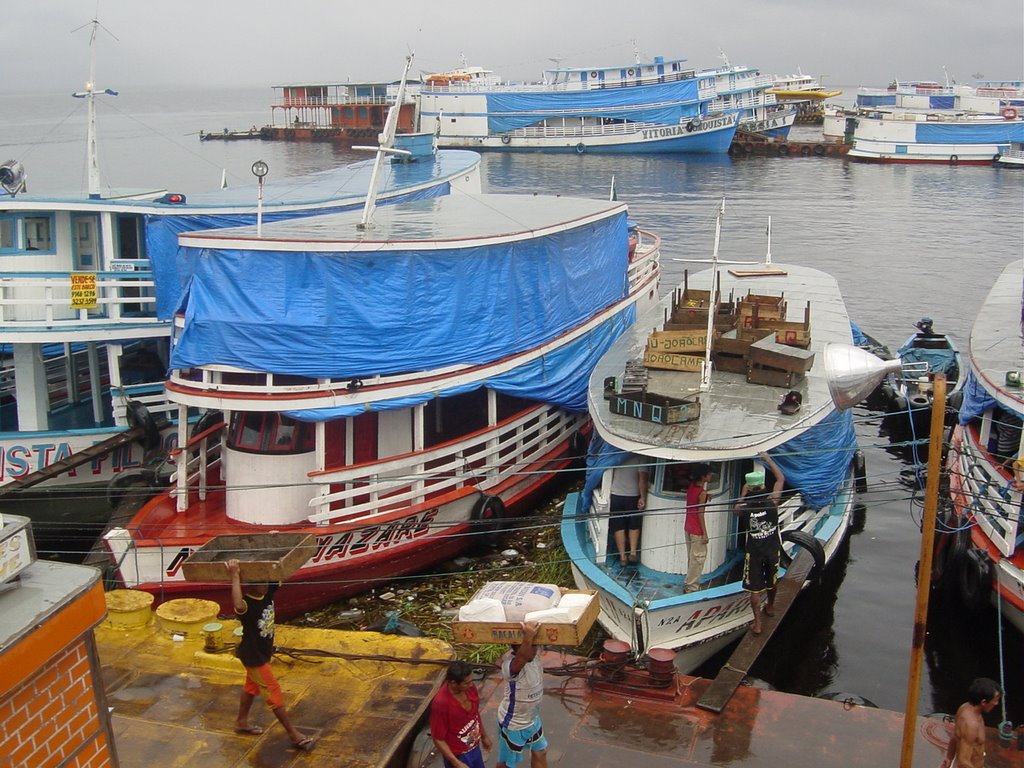 Boats been loaded at Manaus harbor by Glow Brasil