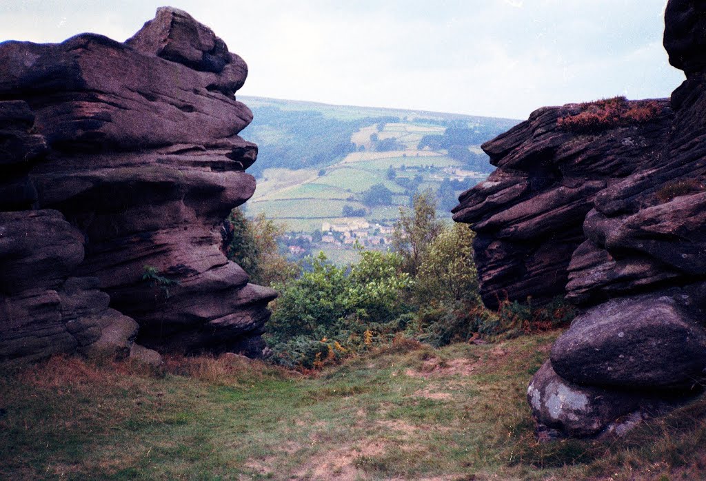 Grindleford from Froggatt Edge (Sep 1989) by pedrocut