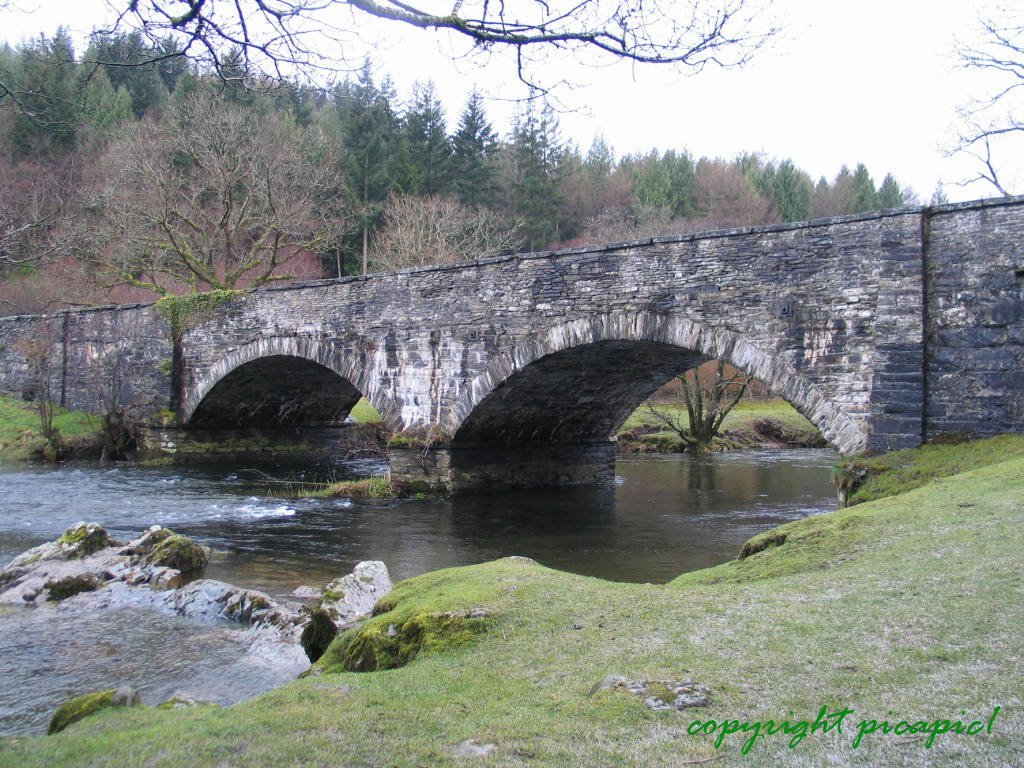 Ty Hyll Bridge by picapic1