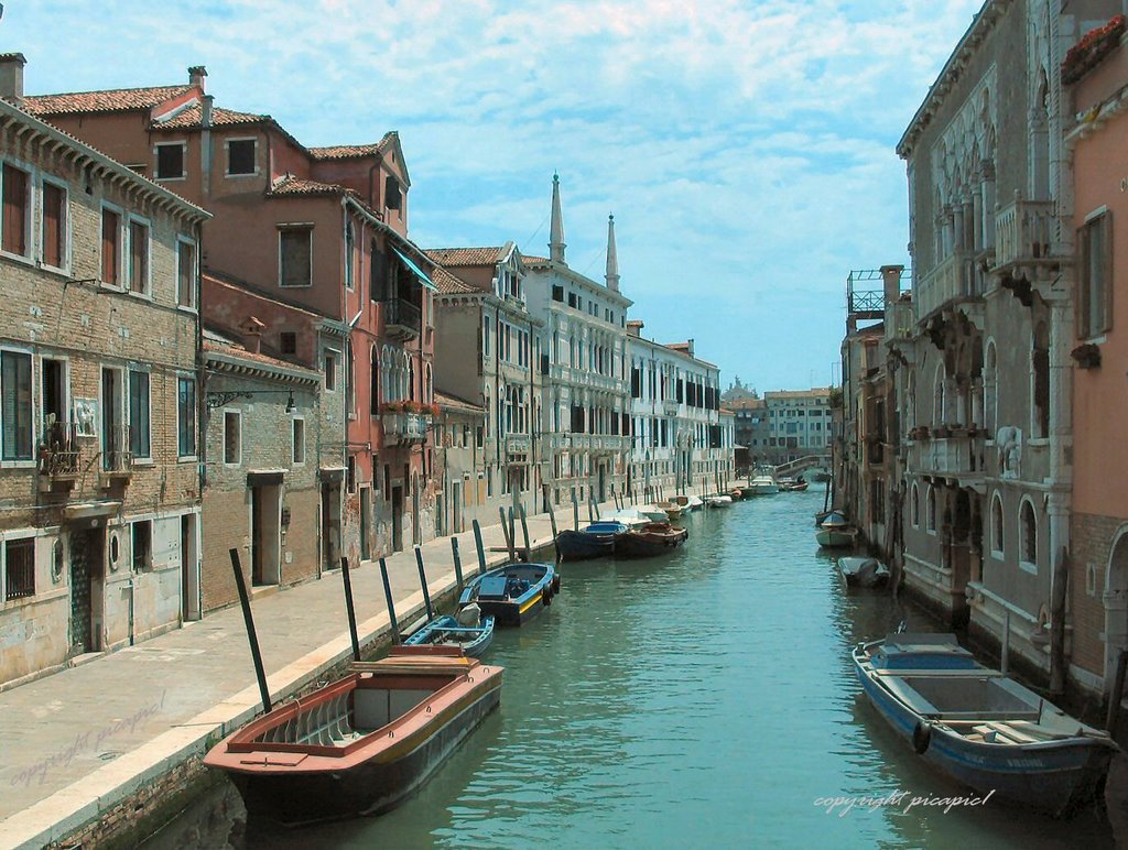 Venice Street by picapic1