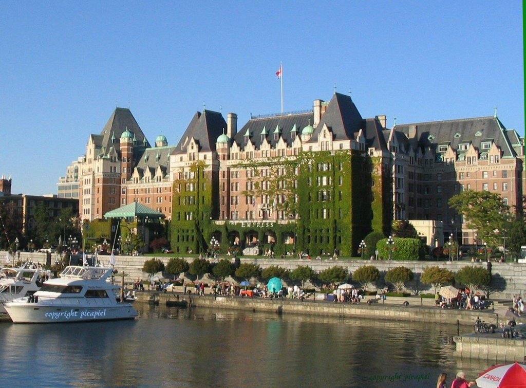 Empress Hotel by picapic1