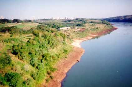 Foz do Iguaçu desde el Paraná by Werner Wruck